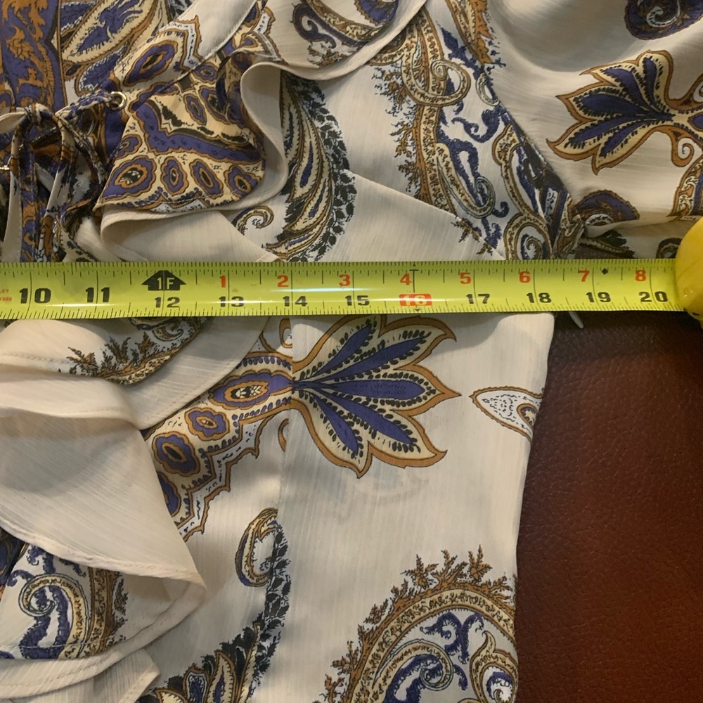 Cache Ruffle Front Blouse. Size Med. - image 7